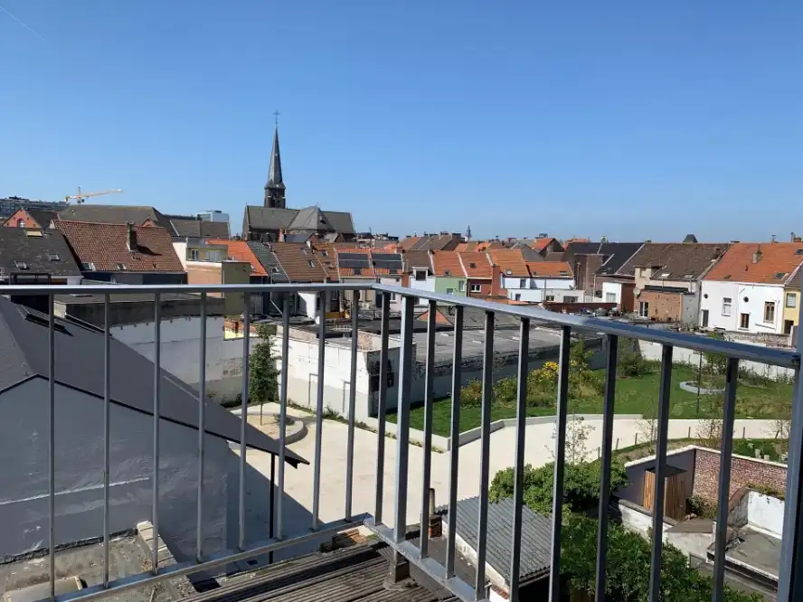 Lichtrijk en energiezuinig 2-slaapkamerappartement met lift, terras en kelderruimte foto 11