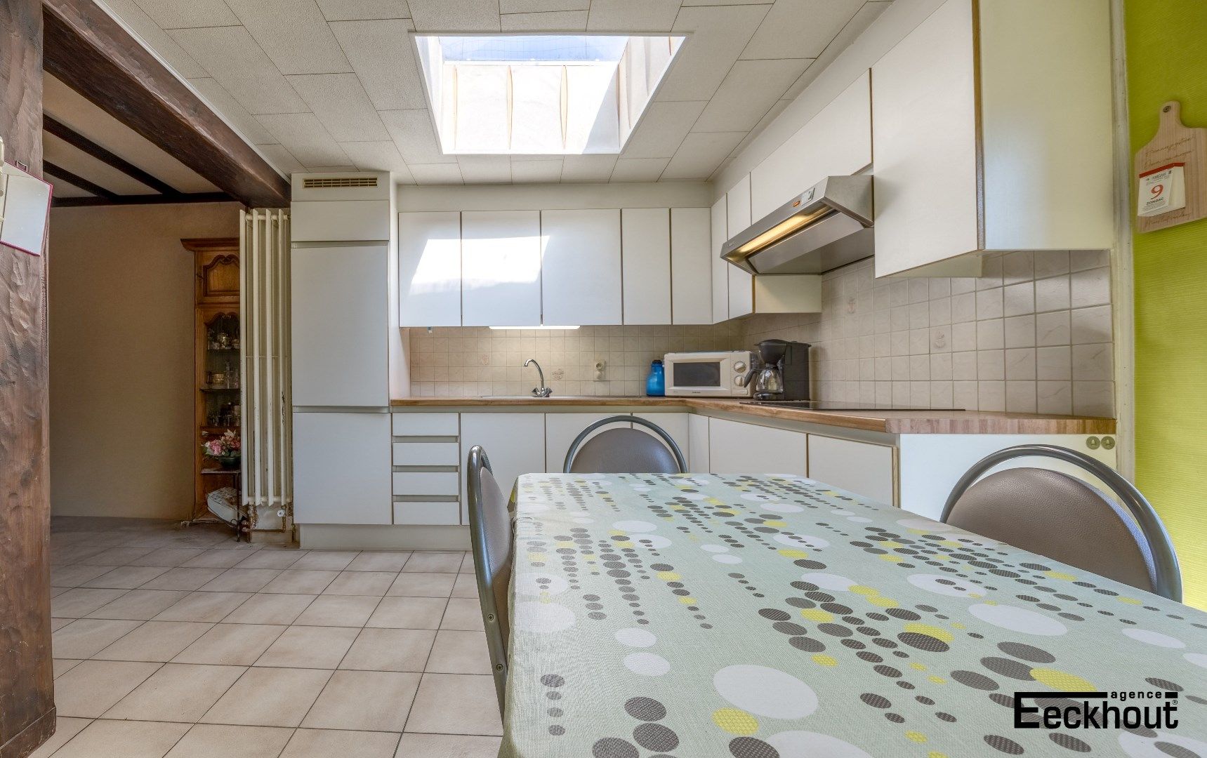 Rijwoning met garagebox en zonnige tuin op gunstige ligging te Oudenburg! foto 5