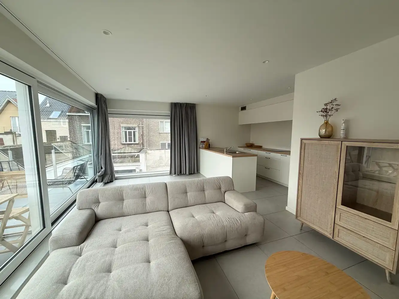 Recent en lichtrijk appartement met ruim terras foto 2