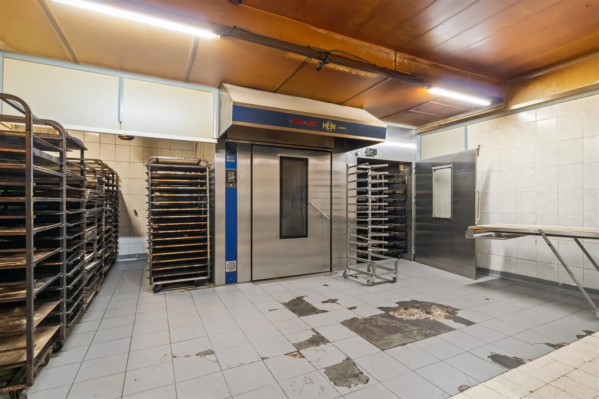 Centrum gelegen bakkerij/handelspand met appartement foto 9