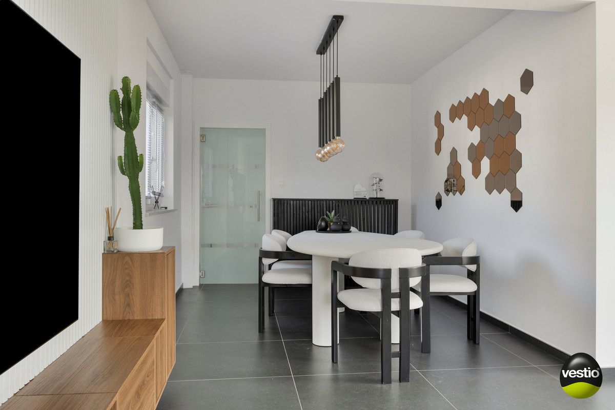 RUIME RUSTIG GELEGEN WONING MET 3 SLK EN POLYVALENT BIJGEBOUW OP 23A75CA. foto 8