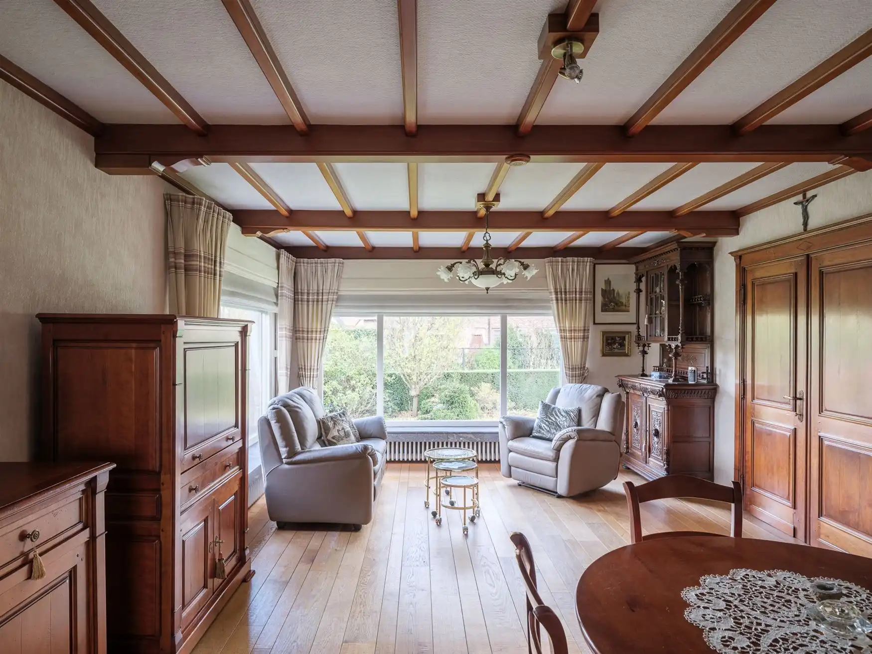 Ruime gezinswoning met vier slaapkamers en tuin in Drongen. foto 8