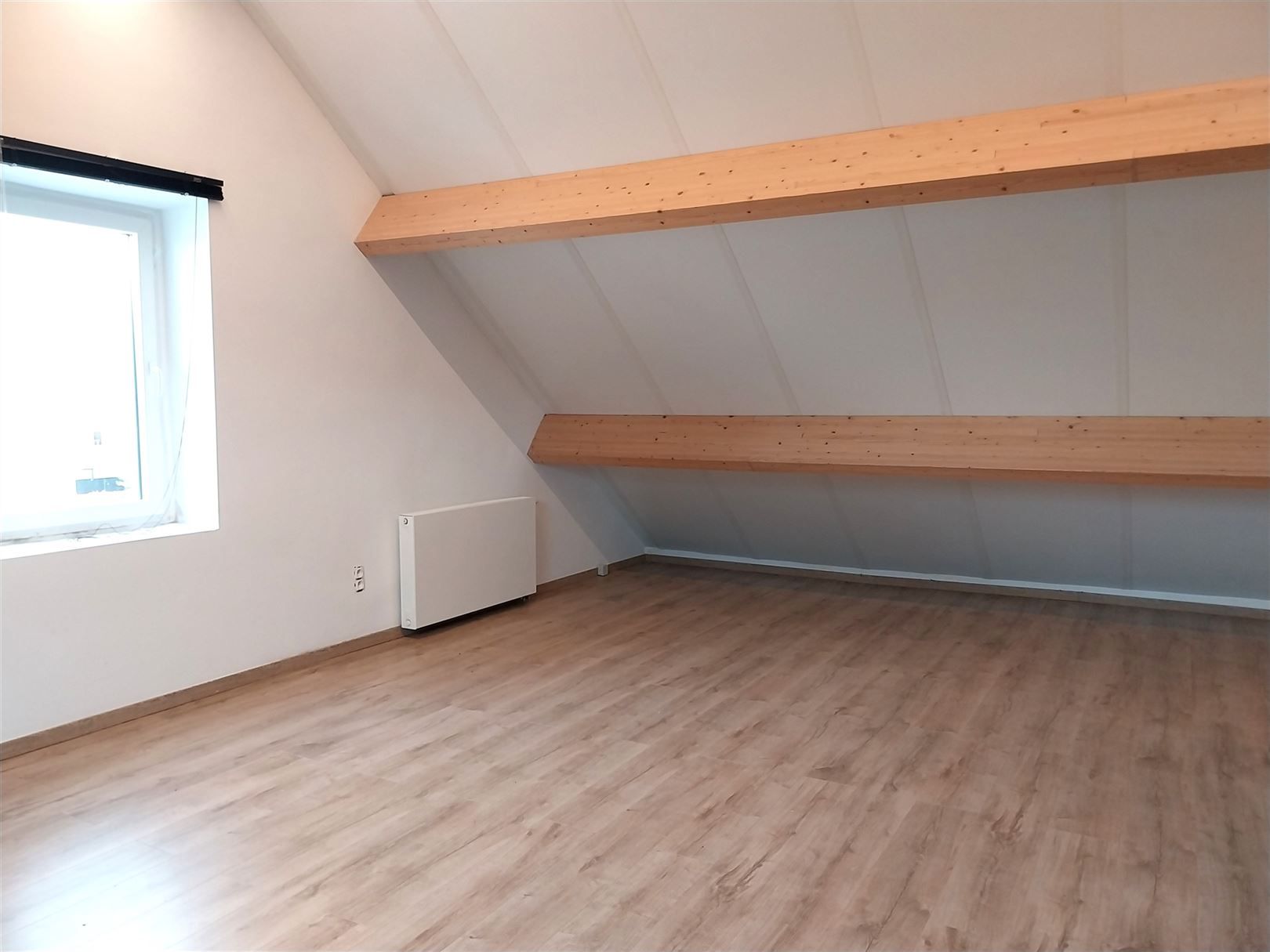 TE HUUR: Gerenoveerde halfopen bebouwing met 3 slaapkamers en ruime tuin! foto 27