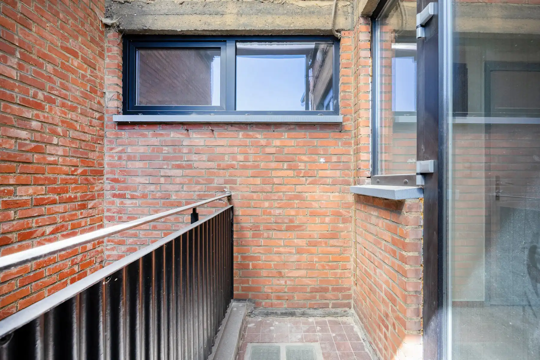 Ruim appartement met 2 slaapkamers, 2 badkamers en terras. foto 7