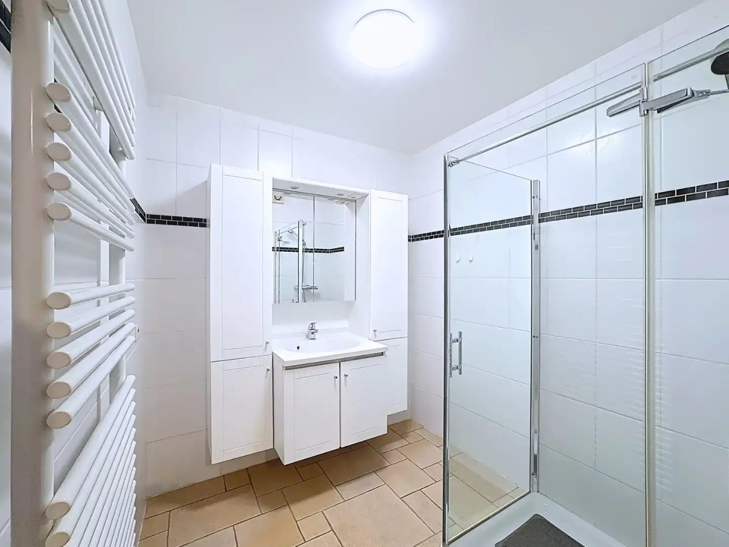 Centraal gelegen en ruim appartement foto 11