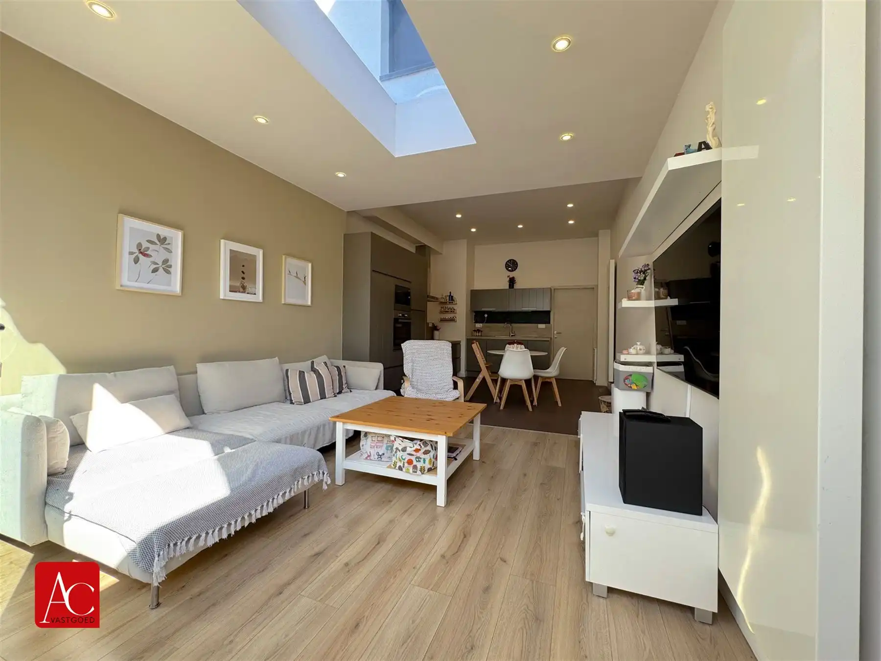 Instapklare woning met 2 slaapkamers en afgewerkte zolder foto 3
