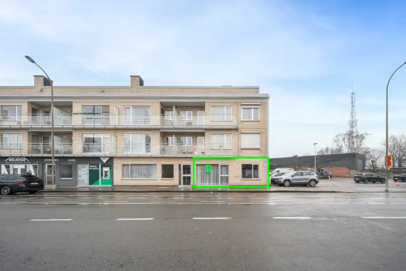 Gelijkvloers appartement met handelsruimte en parking nabij centrum Roeselare foto 2