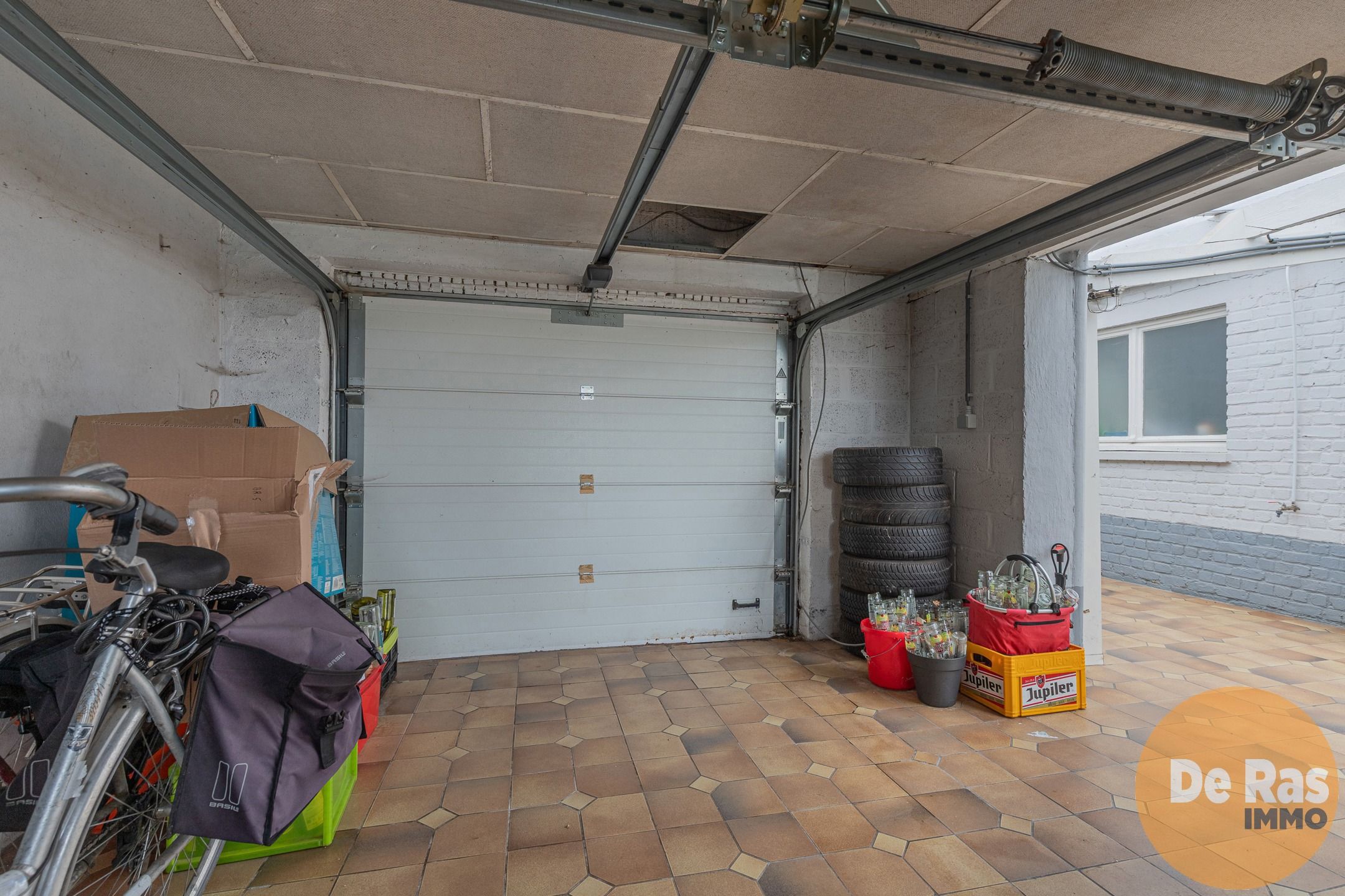 HILLEGEM - Stevige halfopen bebouwing op een rustige locatie foto 16