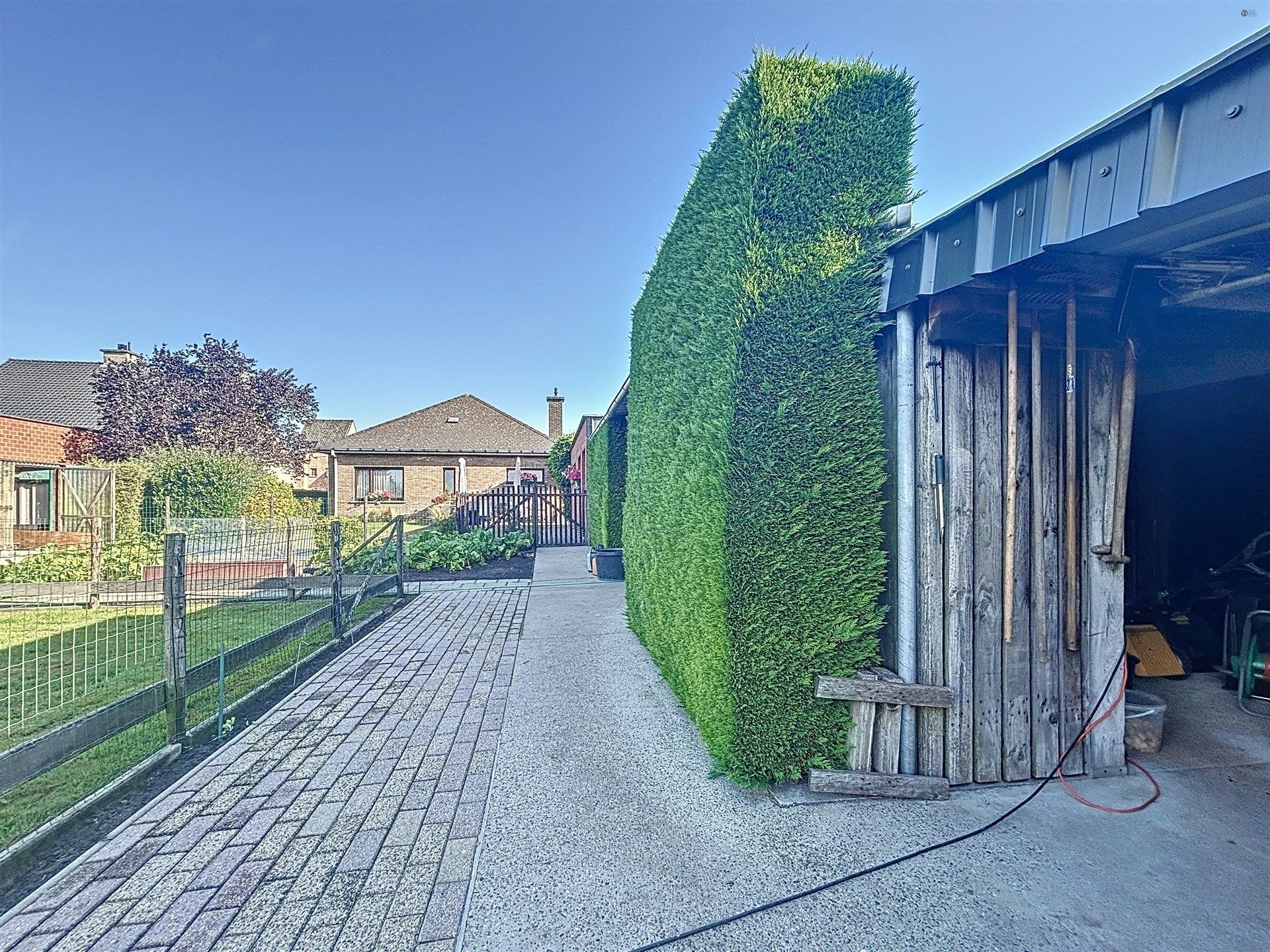 Charmante woning met 3 slk en garage op toplocatie. foto 4