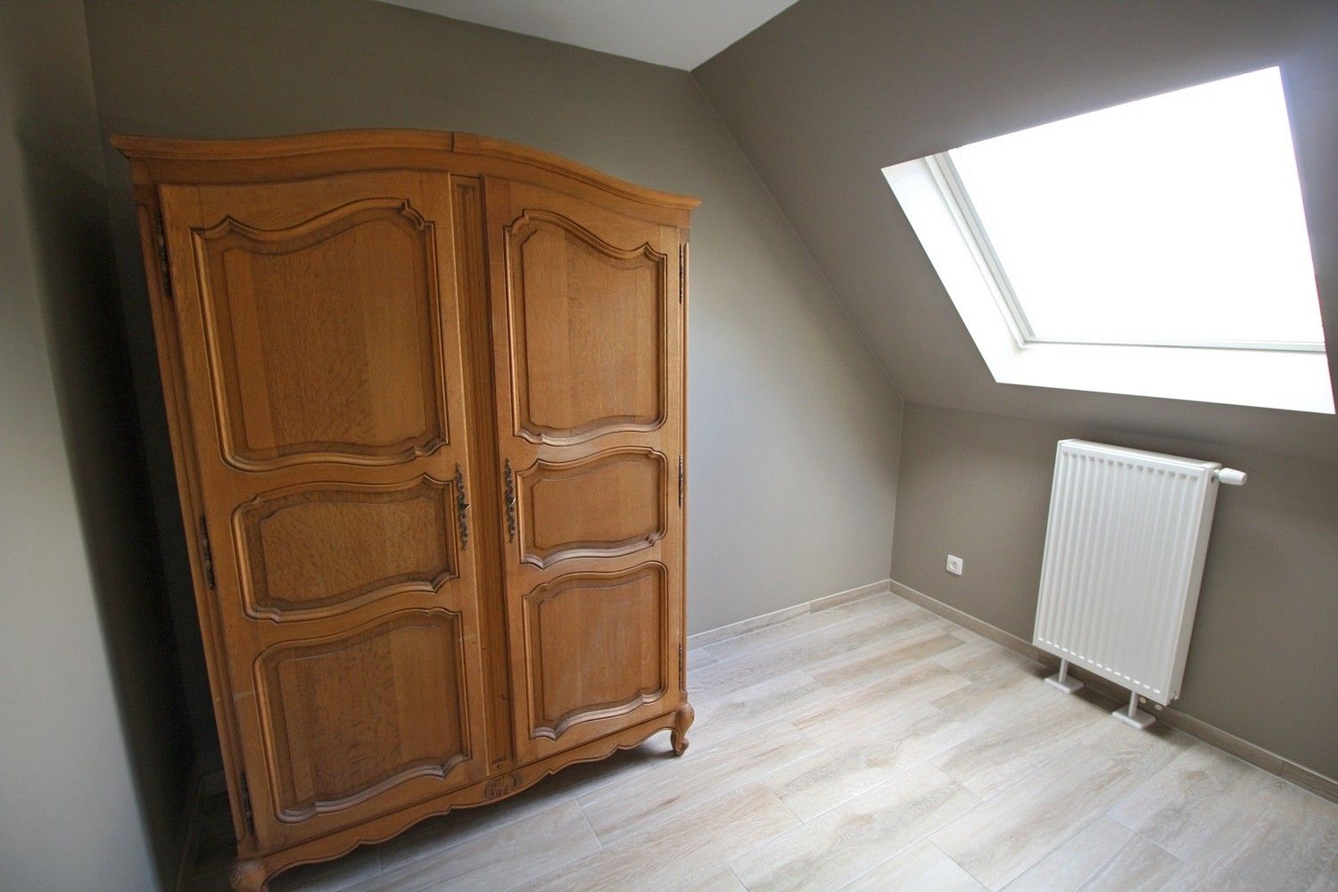 Ruim duplex appartement met 3 slaapkamers en garage! foto 8