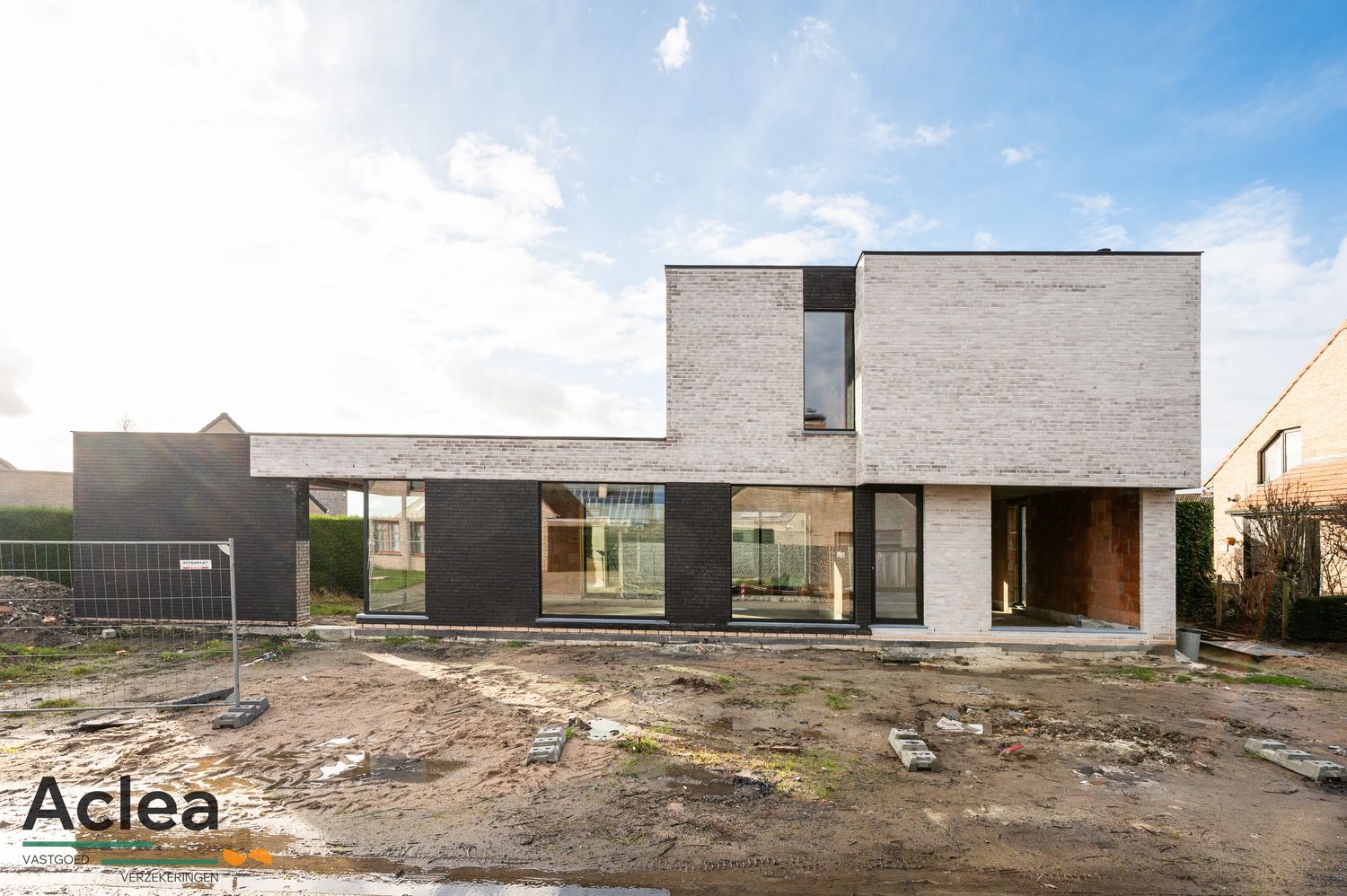 Afgewerkte nieuwbouw villa in een rustige wijk foto 2