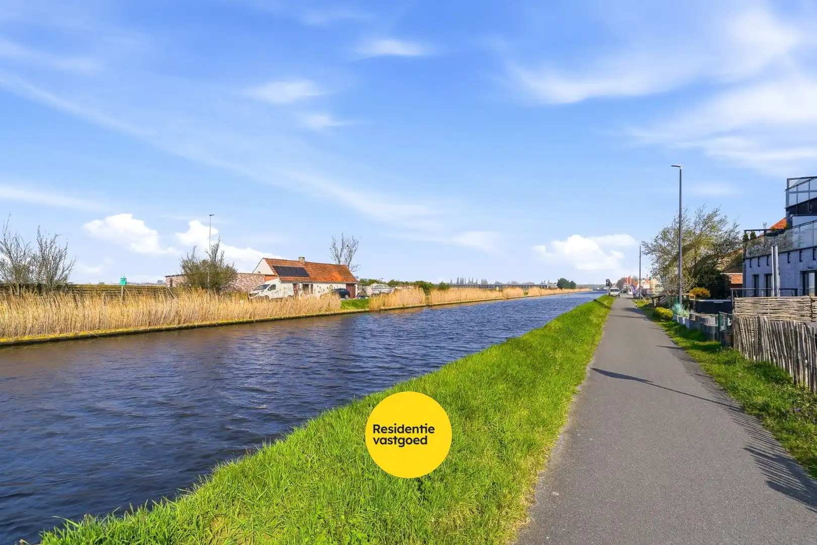 Instapklare woning met zicht op de vaart in Oudenburg foto 20