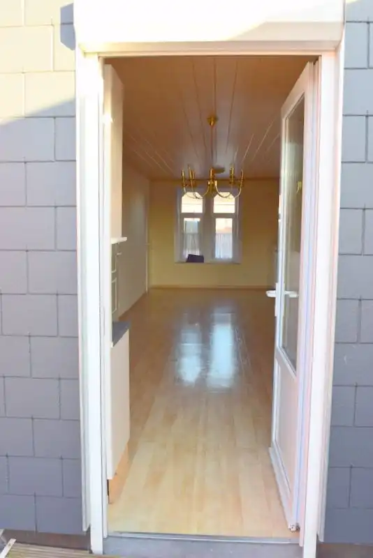 Handelsgelijkvloers met koer en bovengelegen appartement foto 25