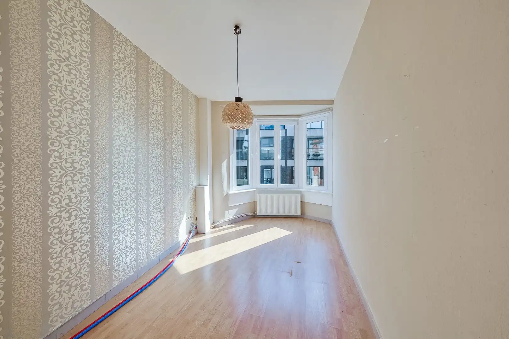 Te renoveren stadswoning met 5 slaapkamers, 3 badkamers en koer in hartje Oostende foto 3