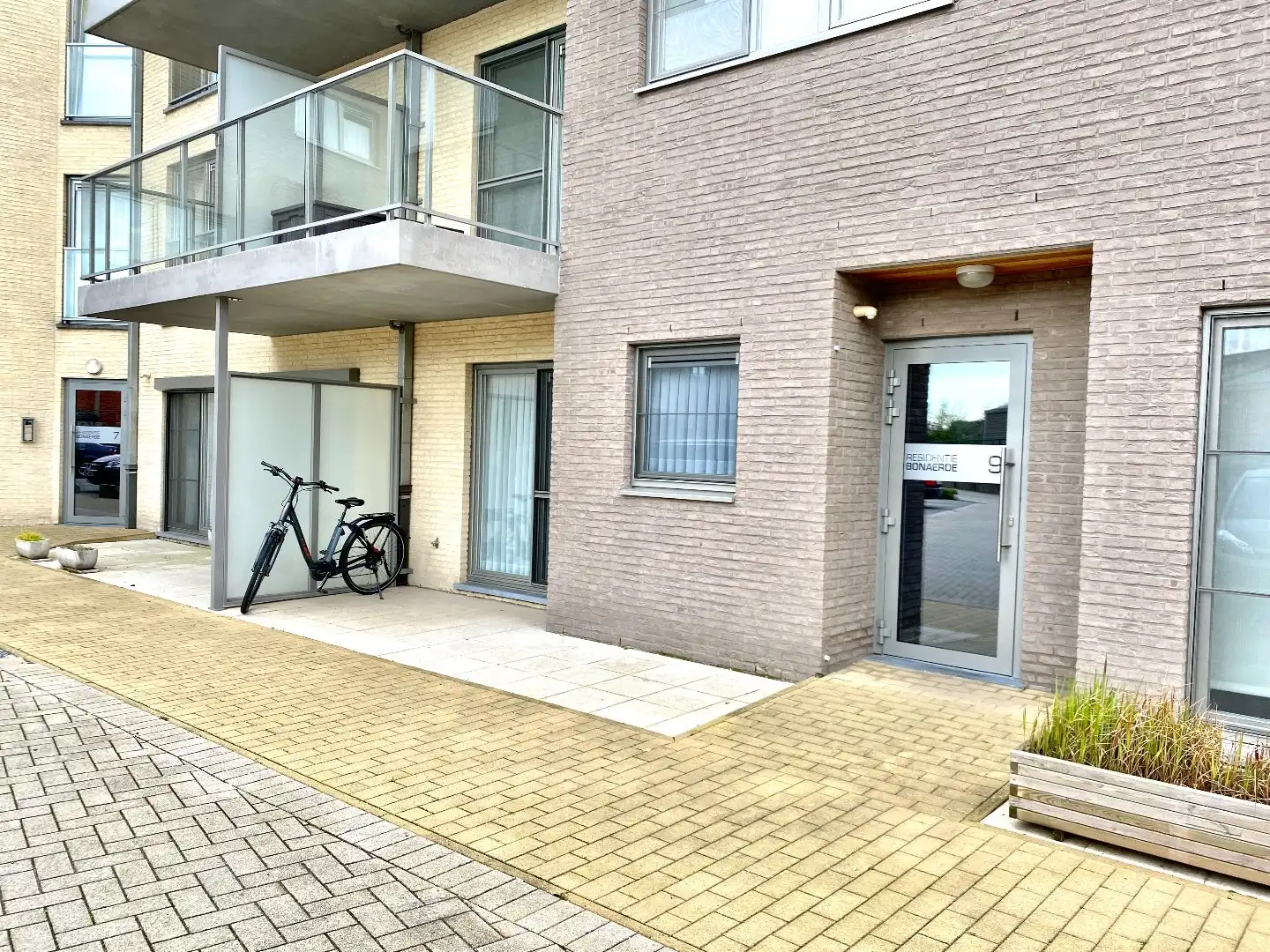 Gelijkvloers 2-slaapkamer appartement met tuin te koop in Harelbeke foto 5