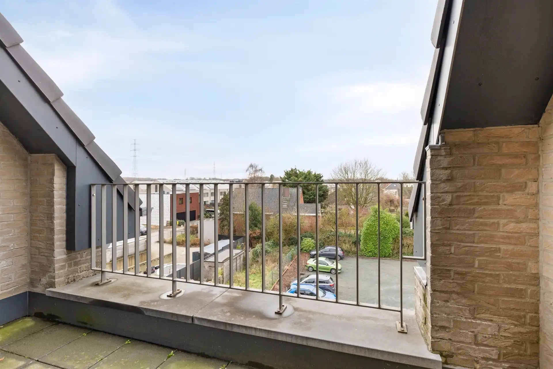 Lichtrijk duplexappartement met terras en 2 kamers foto 13