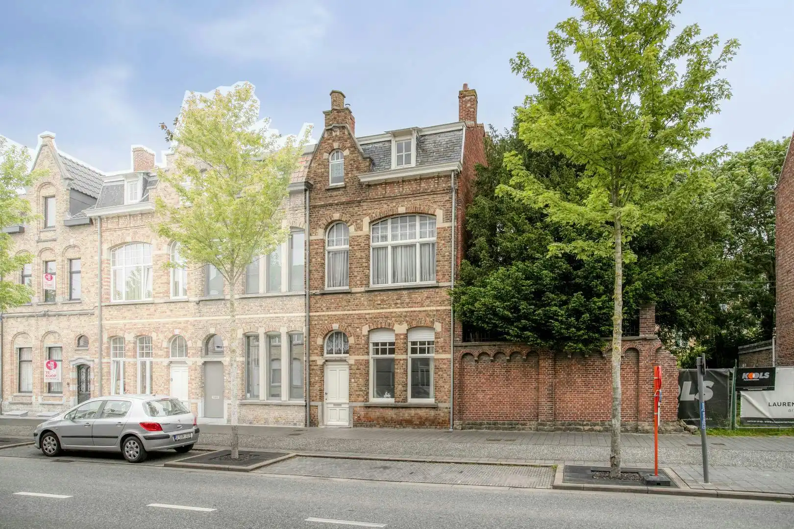 Hoofdfoto van de publicatie: Authentiek herenhuis te koop in Ieper centrum