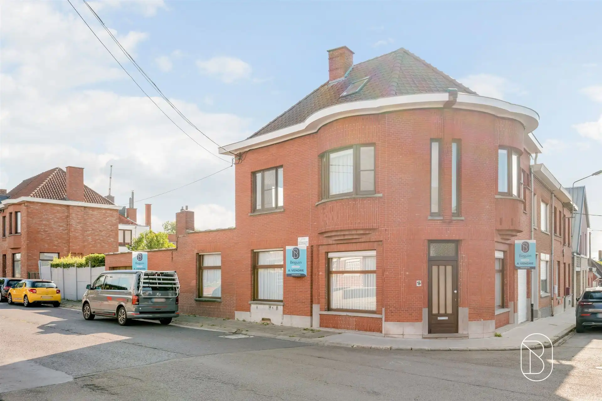 Degelijke woning met tuin en garage in het centrum foto 2