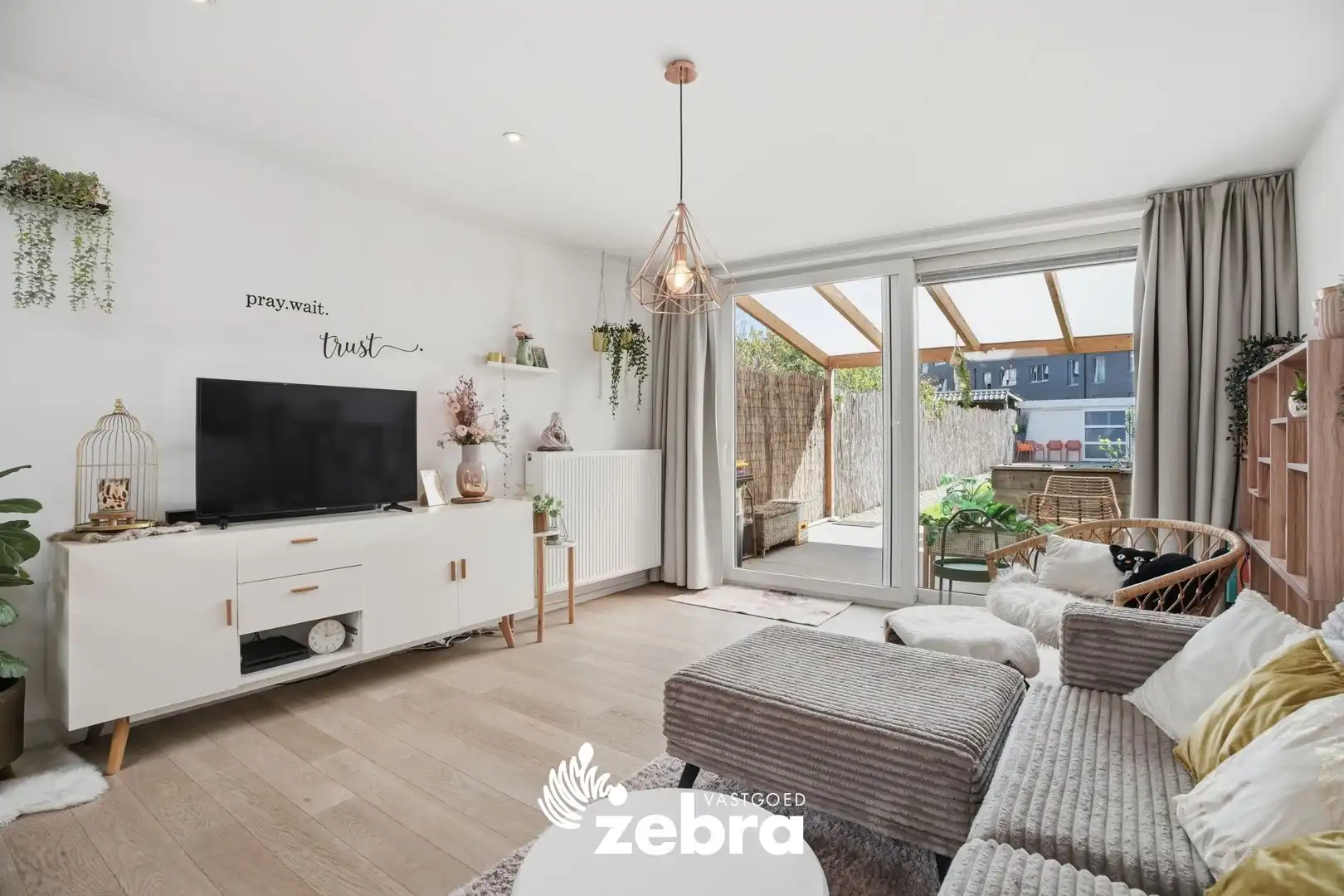 Instapklare, volledig gerenoveerde woning in Tielt met tuin, terras en uitweg! foto 3
