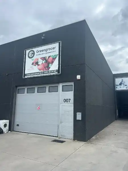 Mooie KMO-loods op strategische ligging nabij R4 – Gent foto {{pictureIndex}}