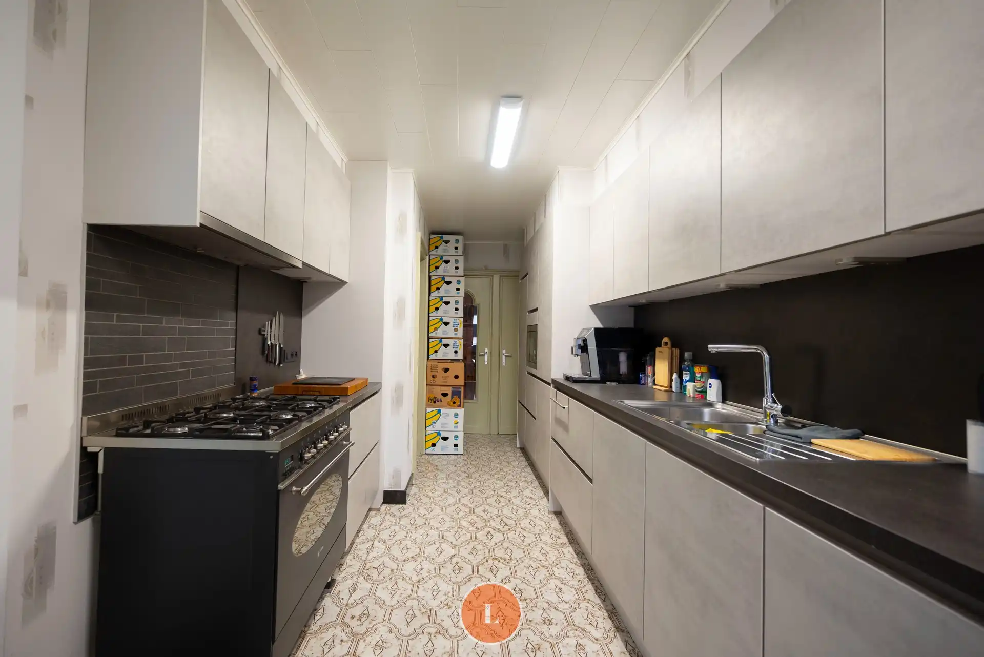 Goed onderhouden halfopen woning met stadstuin foto 4