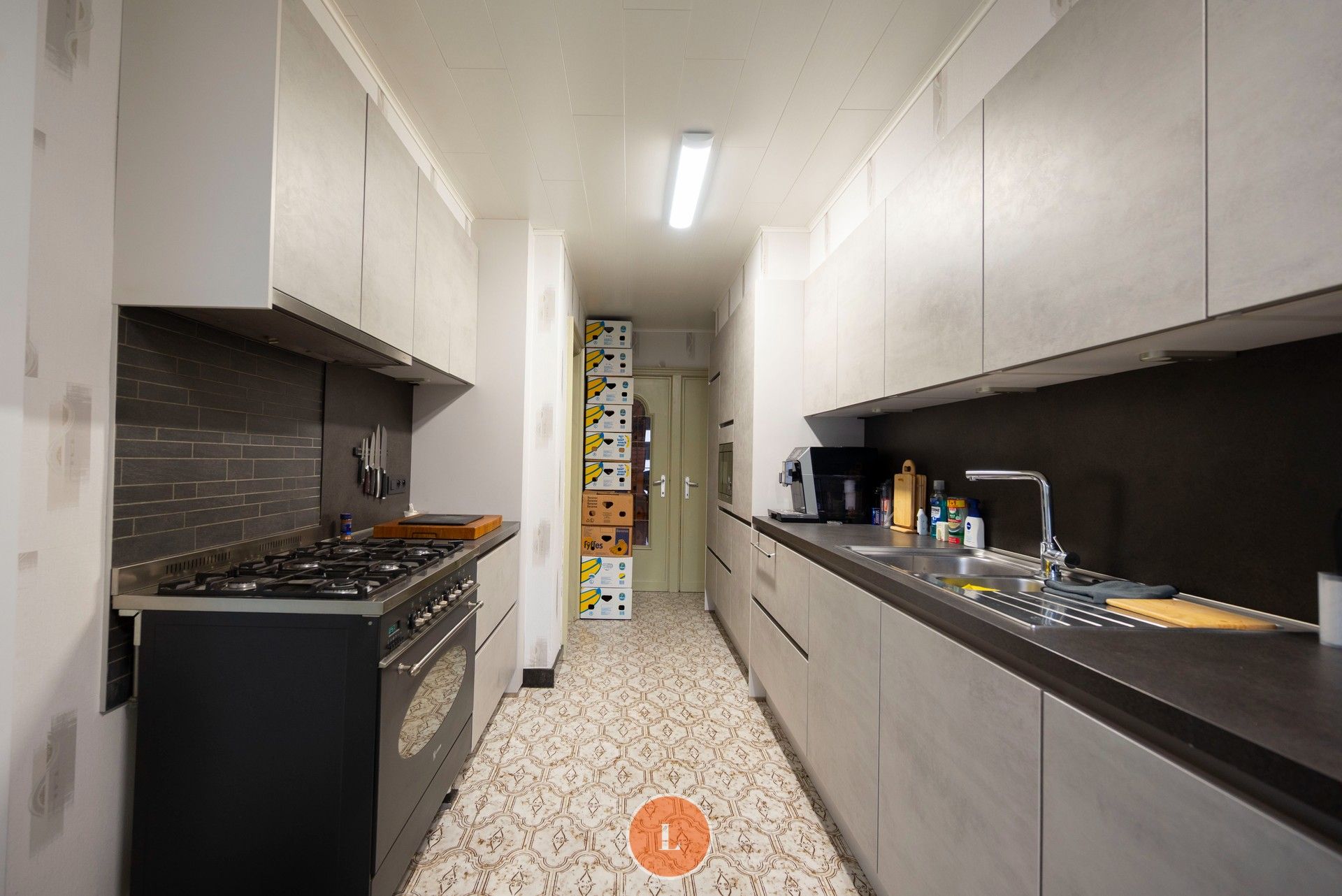 Goed onderhouden halfopen woning met stadstuin foto 4