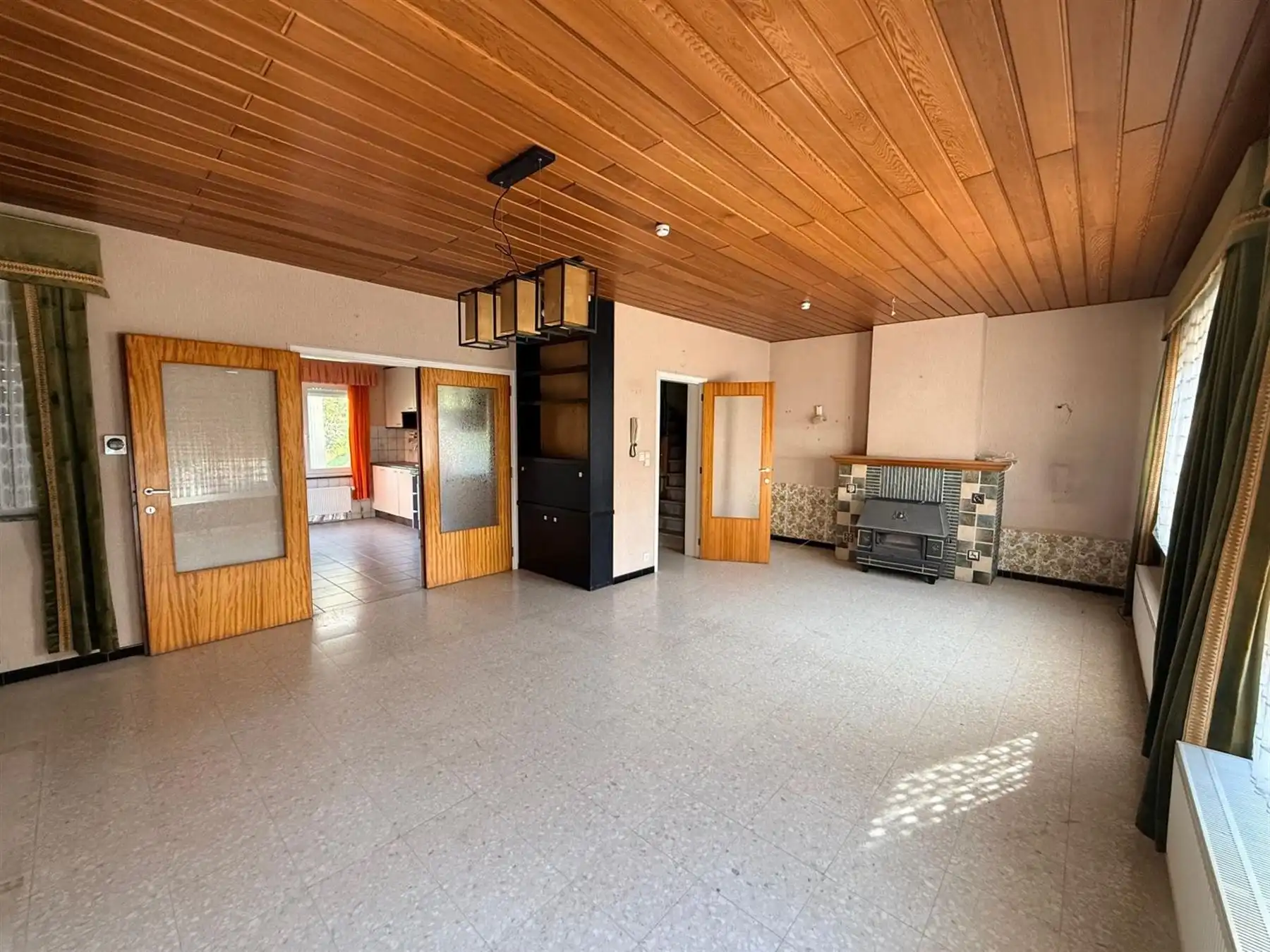 RESIDENTIEEL 3-GEVEL WONING MET MOOIE TUIN foto 4