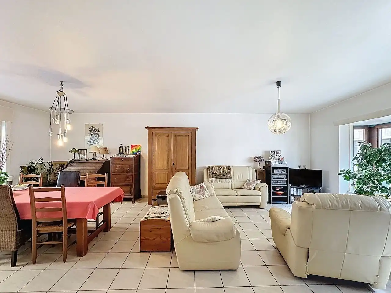 Bijzonder ruime handelswoning vlakbij de Kursaalstraat foto 3