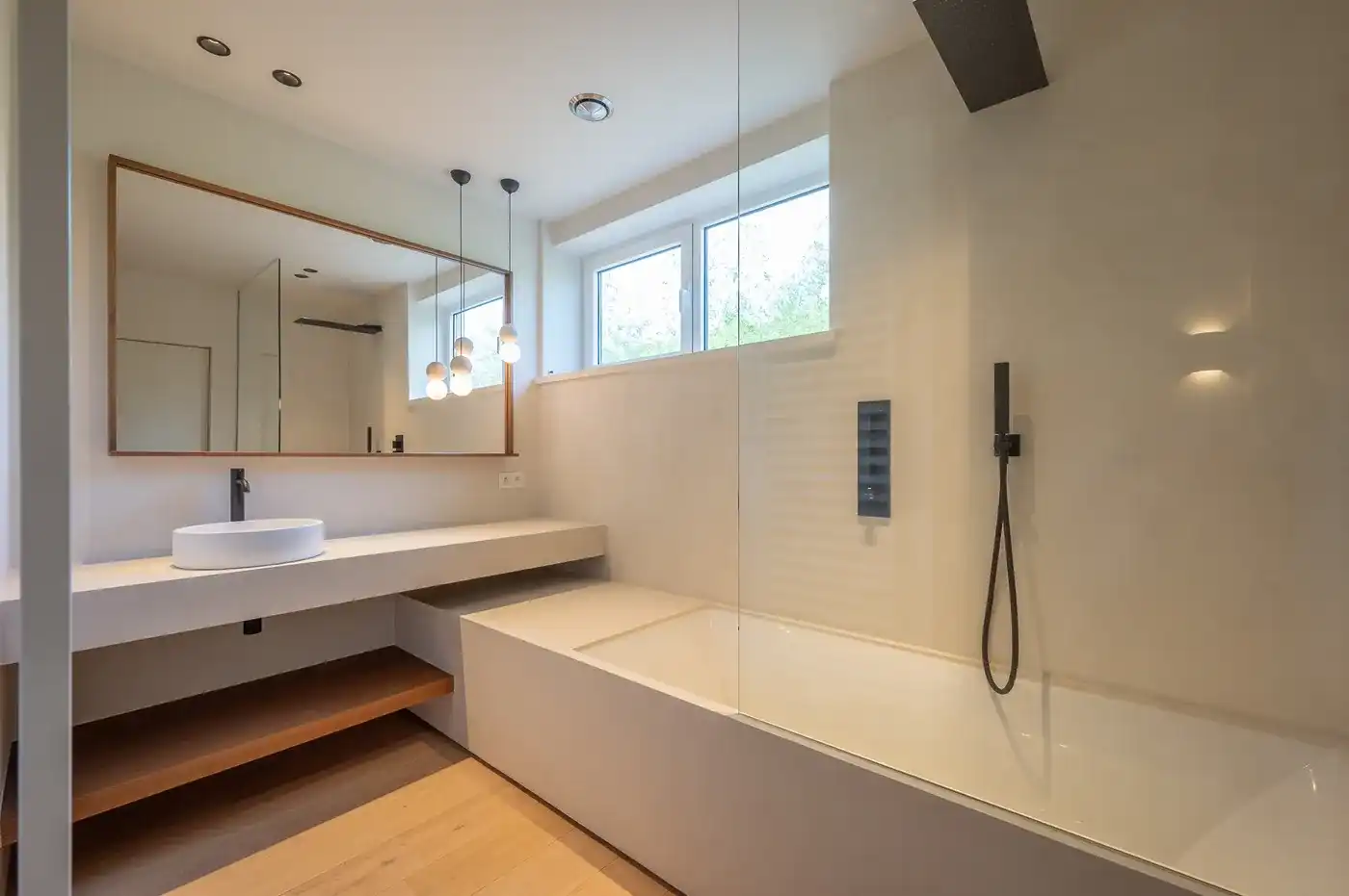 Luxueus gerenoveerde villa met zwembad op een toplocatie in een rustige residentiële wijk van het Zoute. foto 34