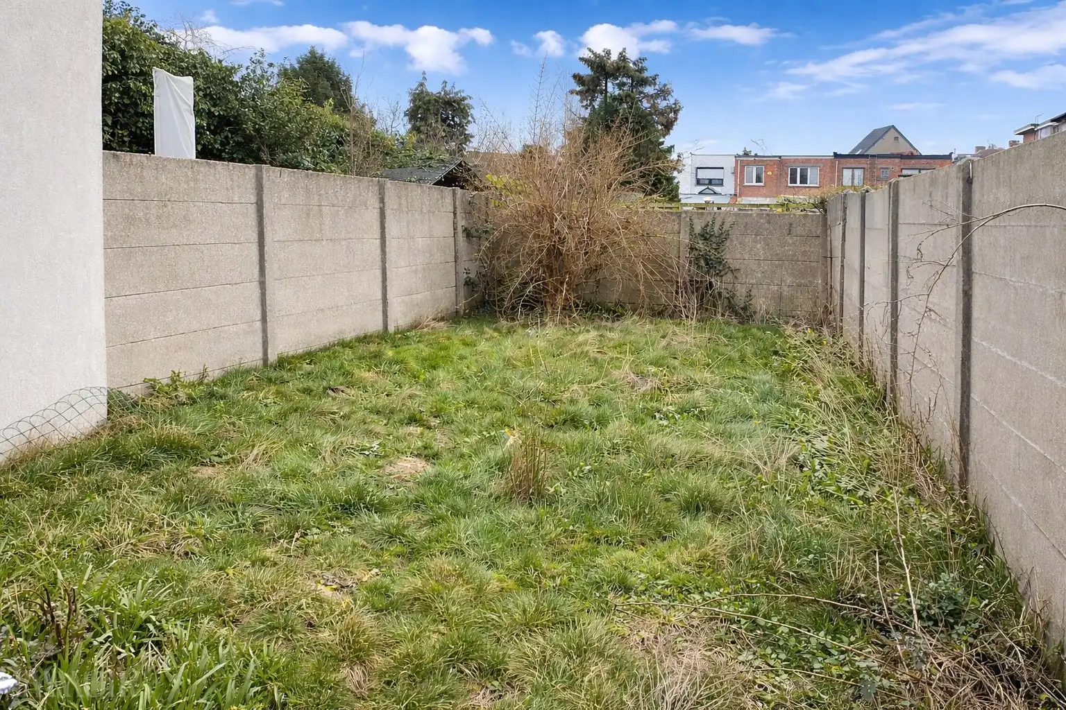 Te renoveren belétagewoning met veel potentieel in Merksem. foto 2