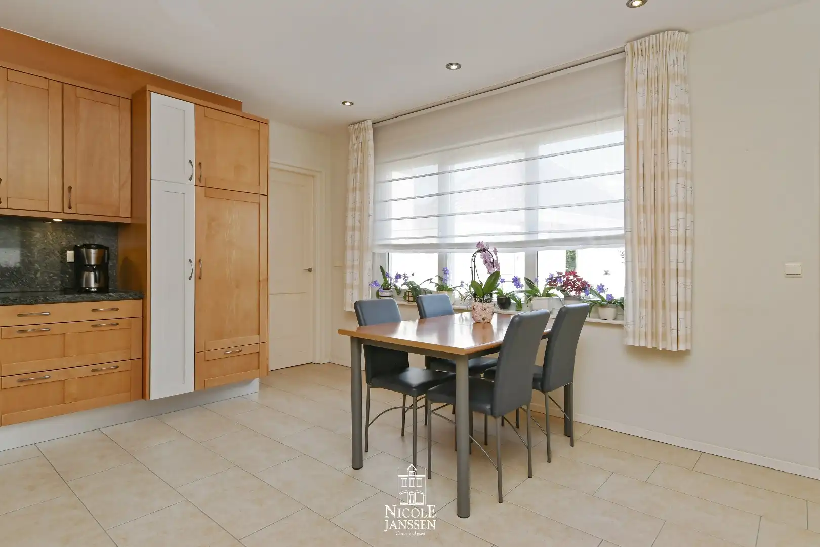 Stijlvolle villa met 4 slaapkamers, 2 badkamers en een prachtige tuin foto 15