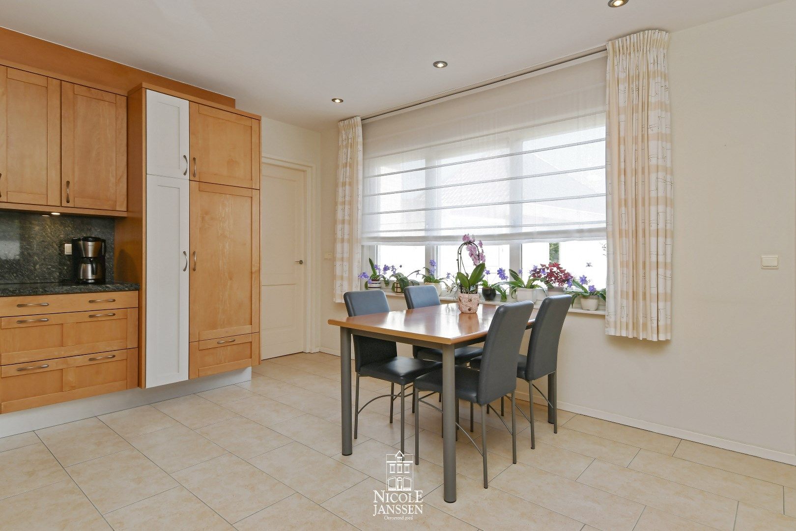 Stijlvolle villa met 4 slaapkamers, 2 badkamers en een prachtige tuin foto 15