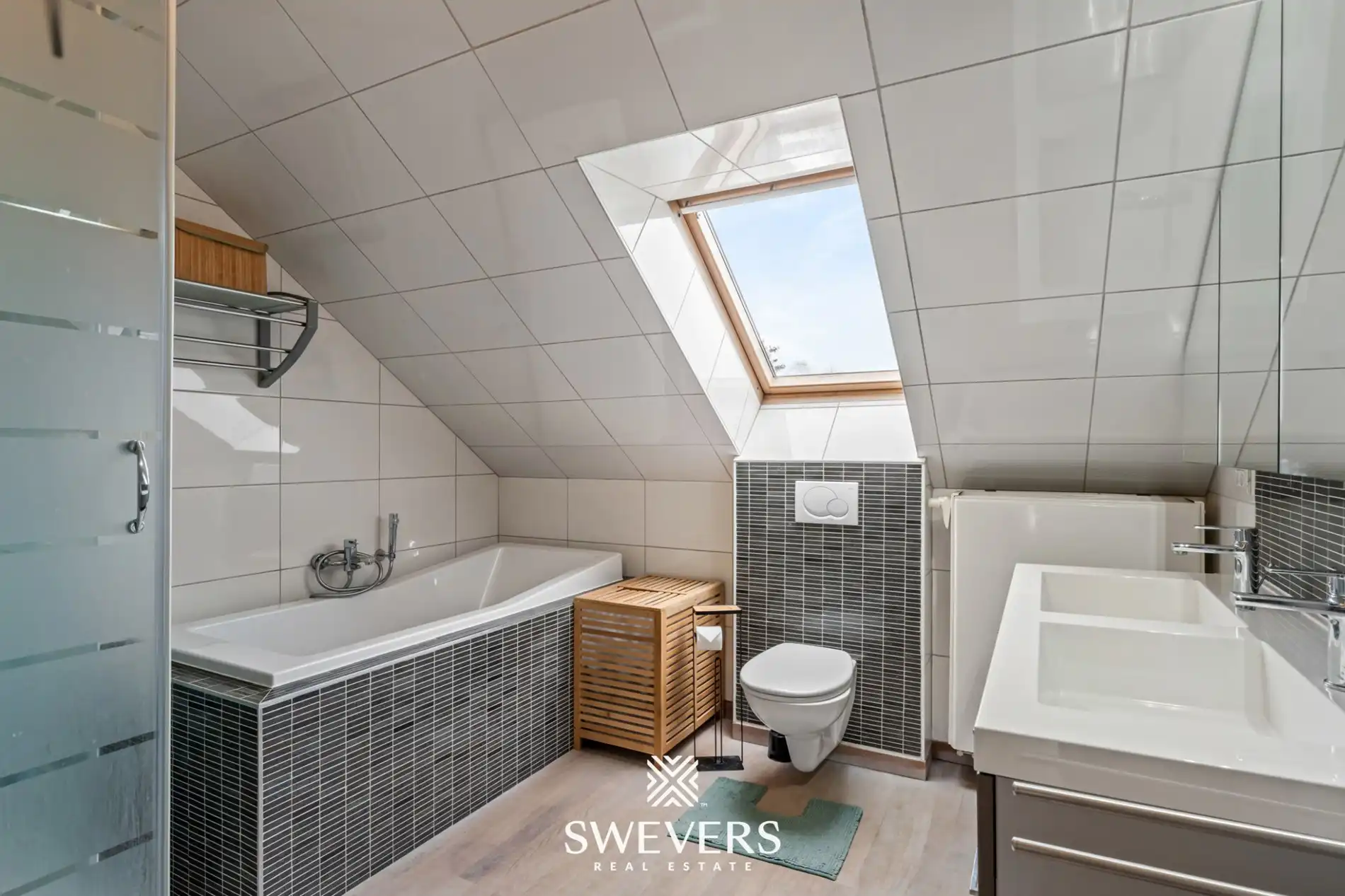 Ruim appartement met dubbele garage en groot terras vlakbij het centrum van Heusden foto 20