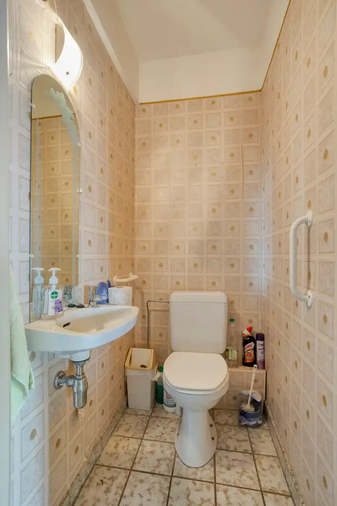 Te moderniseren hoekappartement met twee slaapkamers foto 17