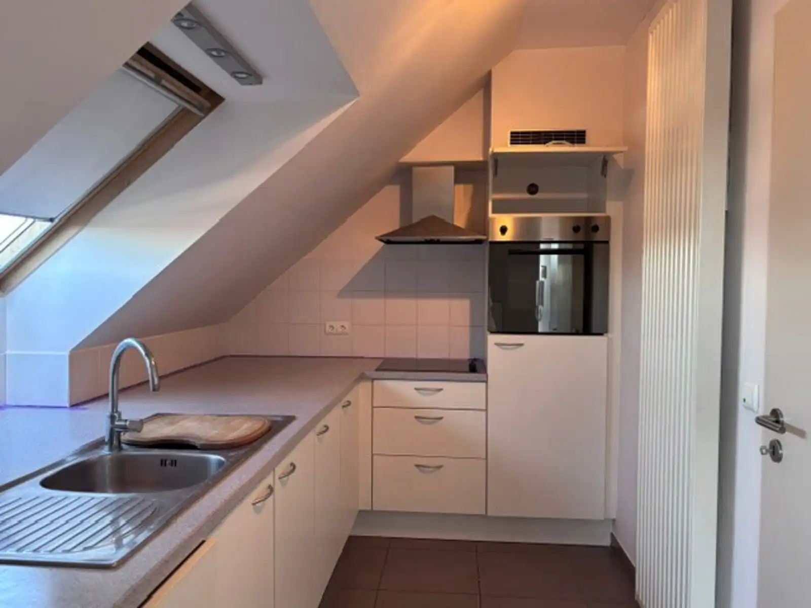 Ruim dakappartement in het centrum van Tielt.  foto 6