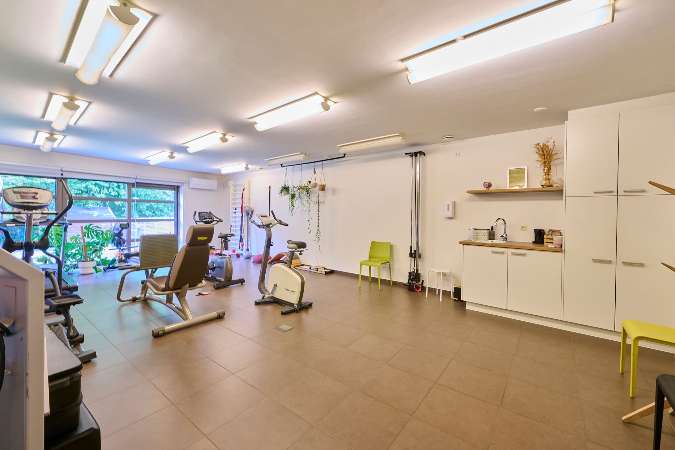 Instapklaar multifunctioneel pand - centrum Opglabbeek foto 5