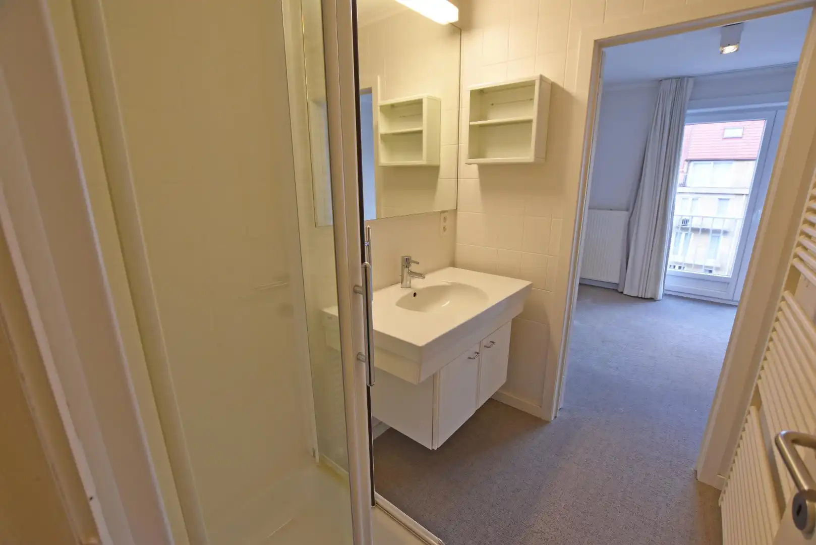 Ongemeubeld appartement met 2 slaapkamers op de Lippenslaan foto 6