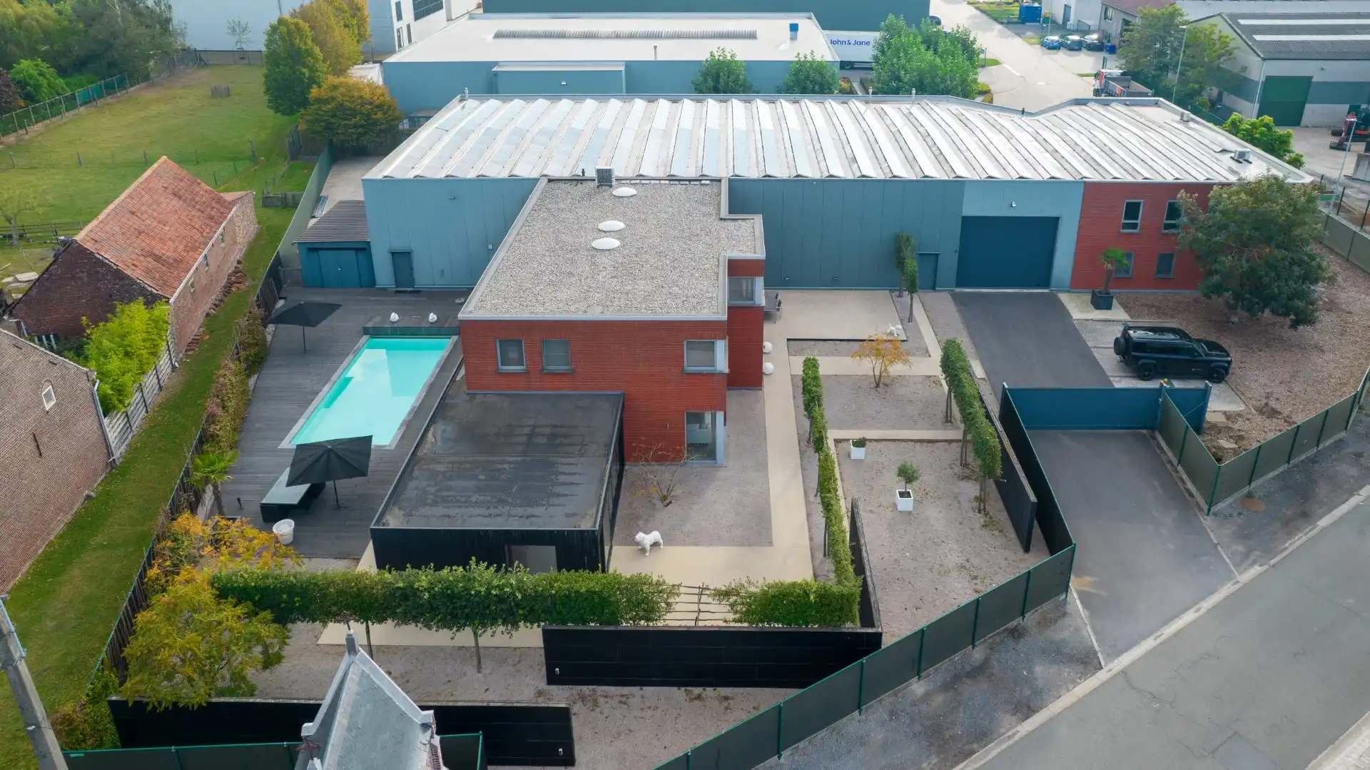 Handelspand + woning op uiterst commerciële locatie. foto 3