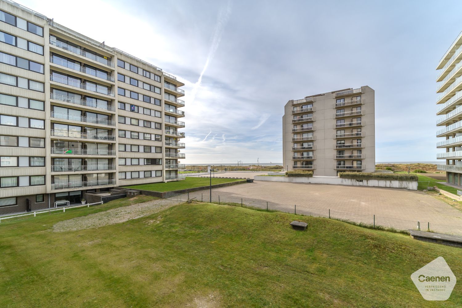 Gemeubelde studio met adembenemend frontaal zeezicht – EPC C foto 2