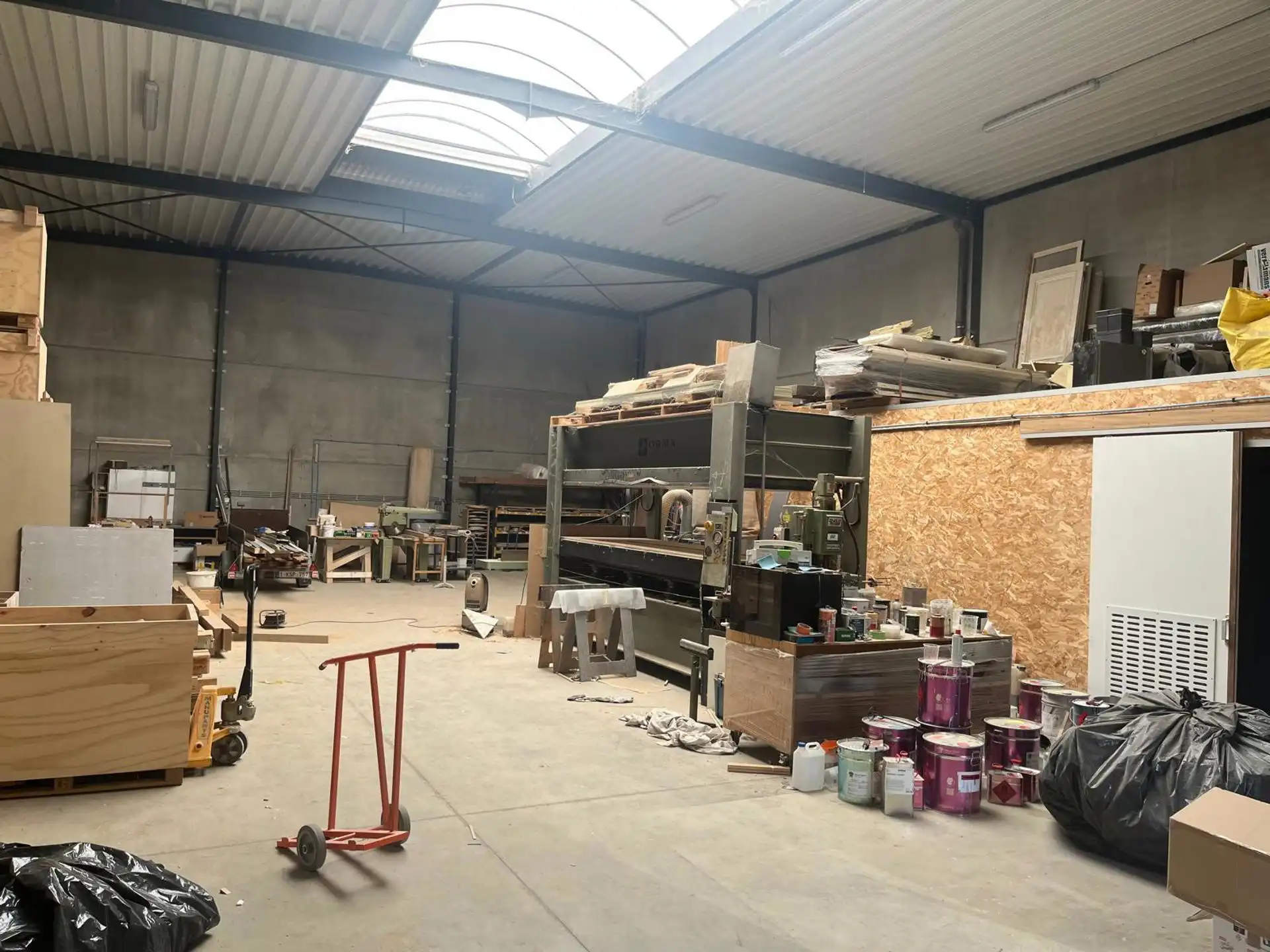 Magazijn 342m² met kantoor 54m² te Ranst foto 4