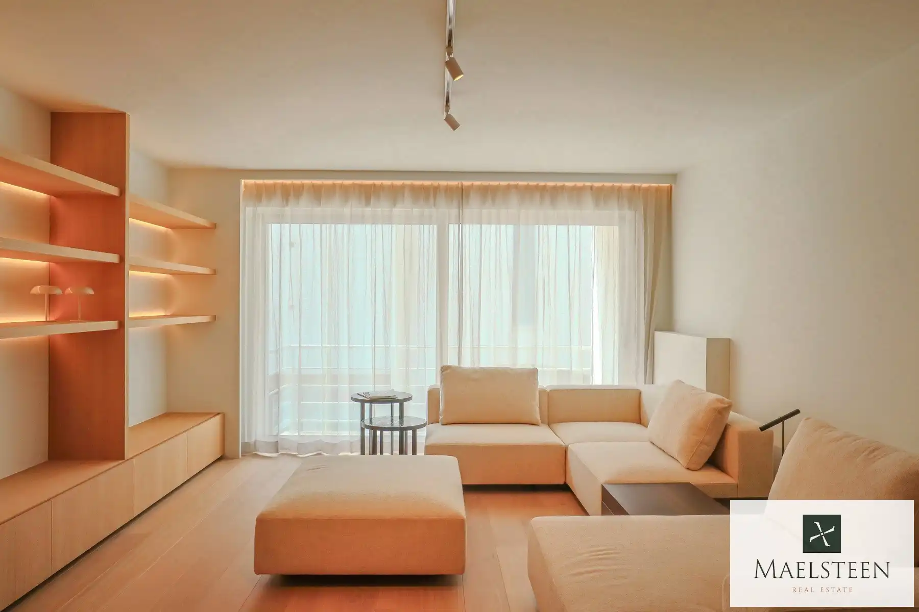 Centraal gelegen, gerenoveerd appartement te Knokke foto {{pictureIndex}}