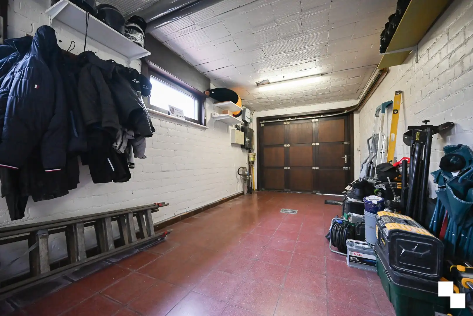 Ruime gezinswoning in doodlopende straat te Izegem foto 12