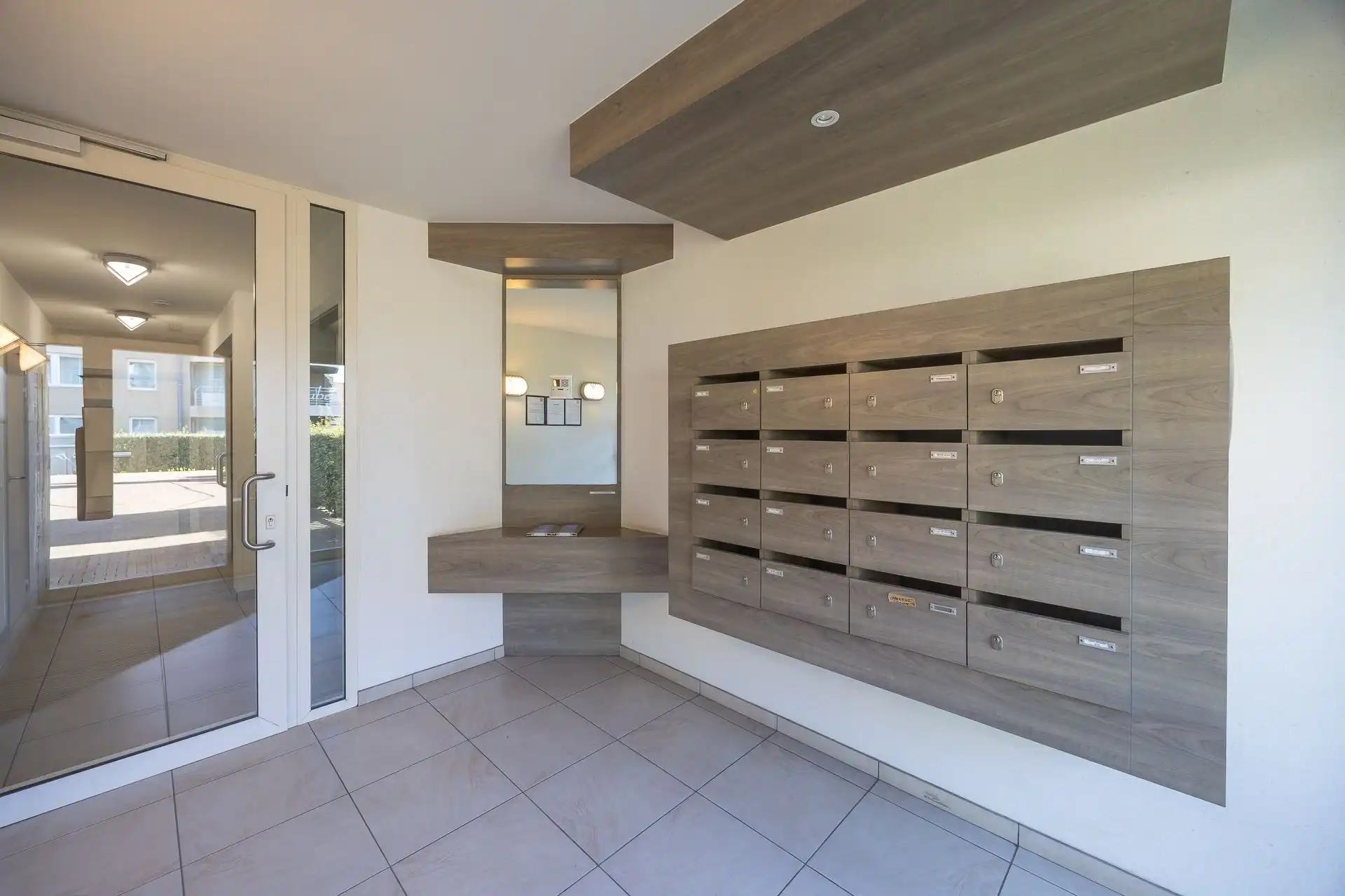 Zonnig 2 slpk hoekappartement met zuidgericht terras, garagebox, kelder en staanplaats foto 18