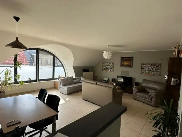Lichtrijk duplex appartement met 2 slaapkamers en garage foto 3