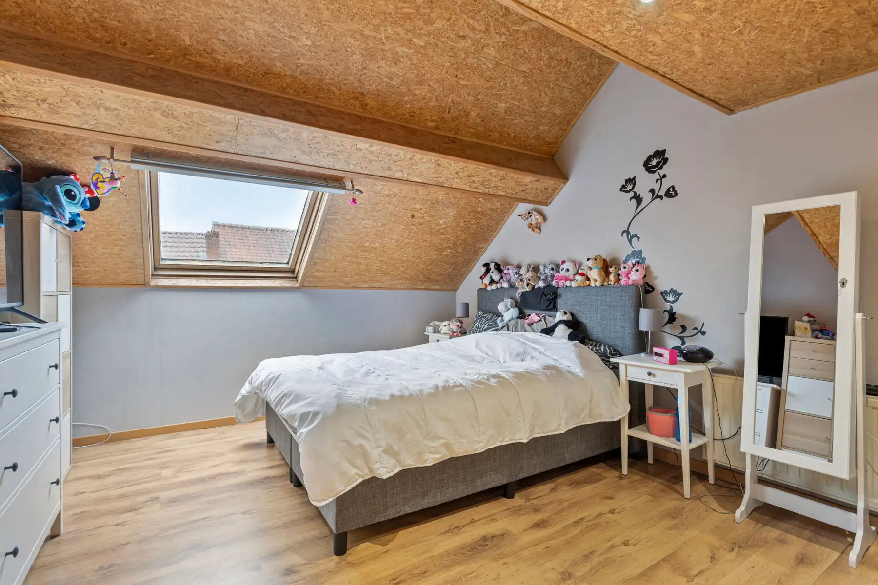 Ruim 2 slaapkamer duplex appartement nabij centrum Halle foto 5