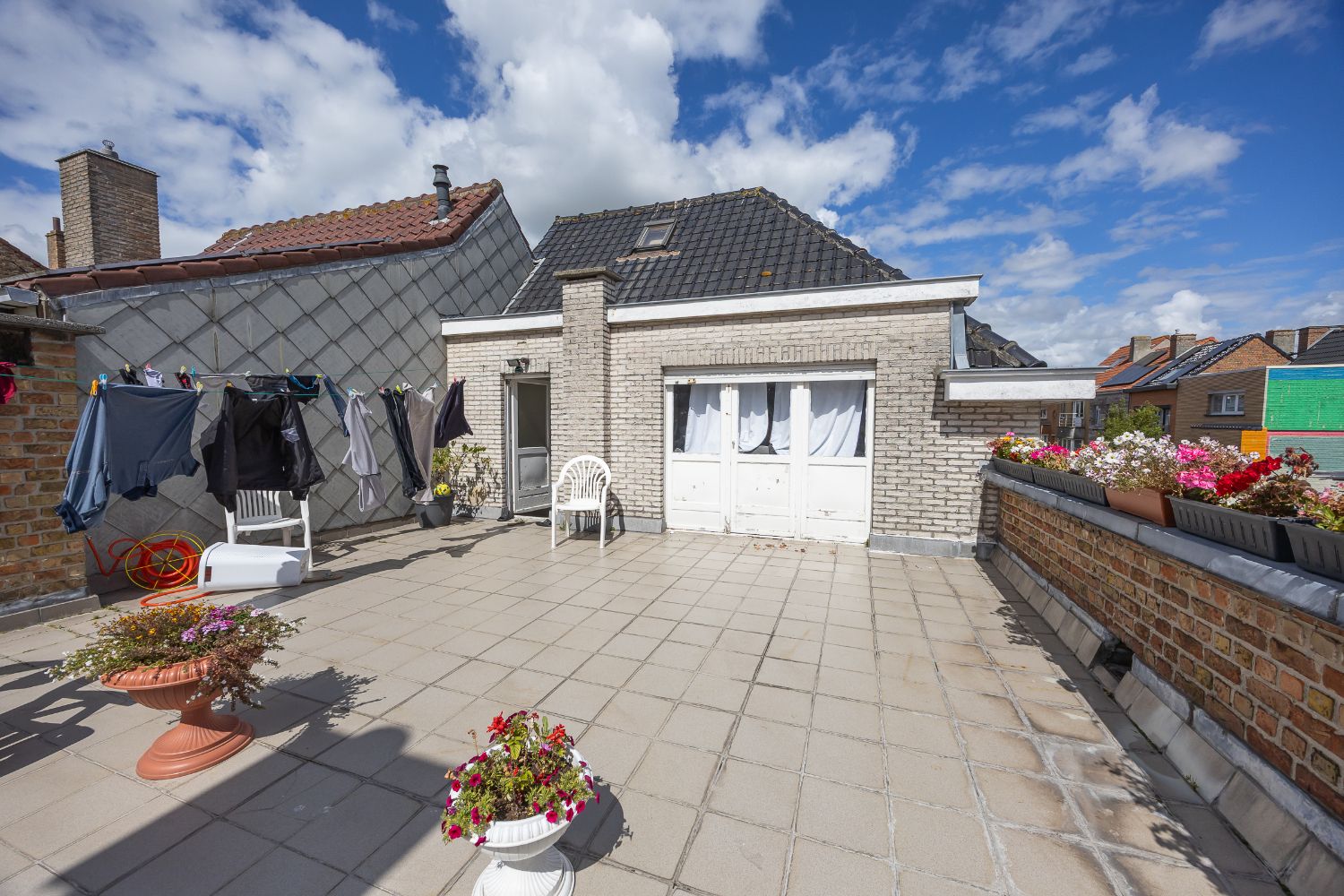 Ruim appartement met 5 garages foto 16