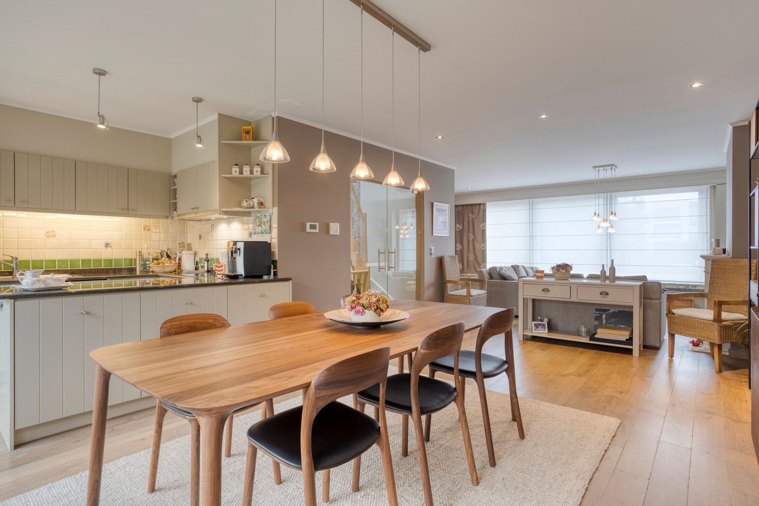 Mooie bel-étagewoning met 3 slks, garage, zomerkeuken en tuin! foto 10