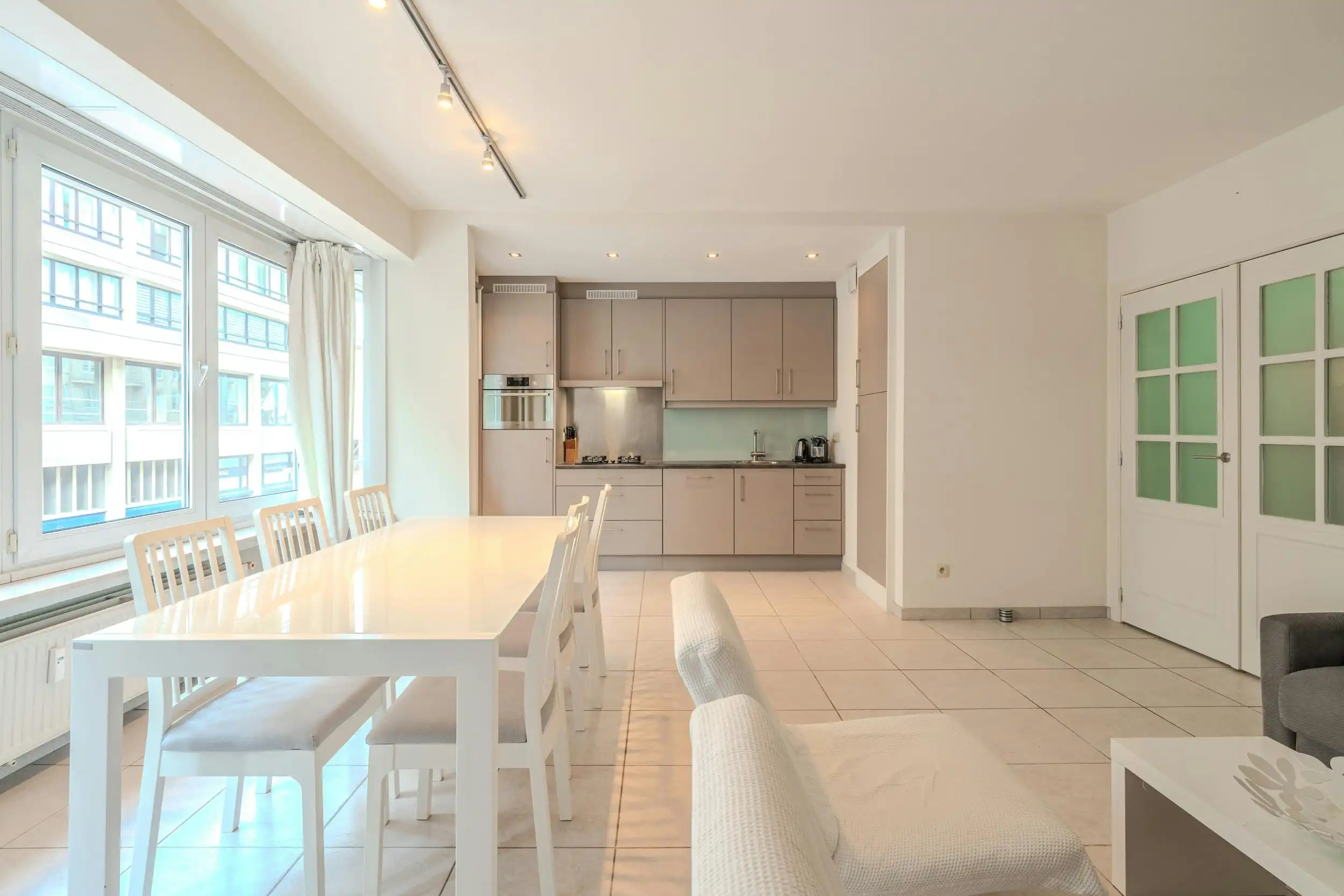 Verzorgd 2 slaapkamer appartement te koop te Oostende  foto 2