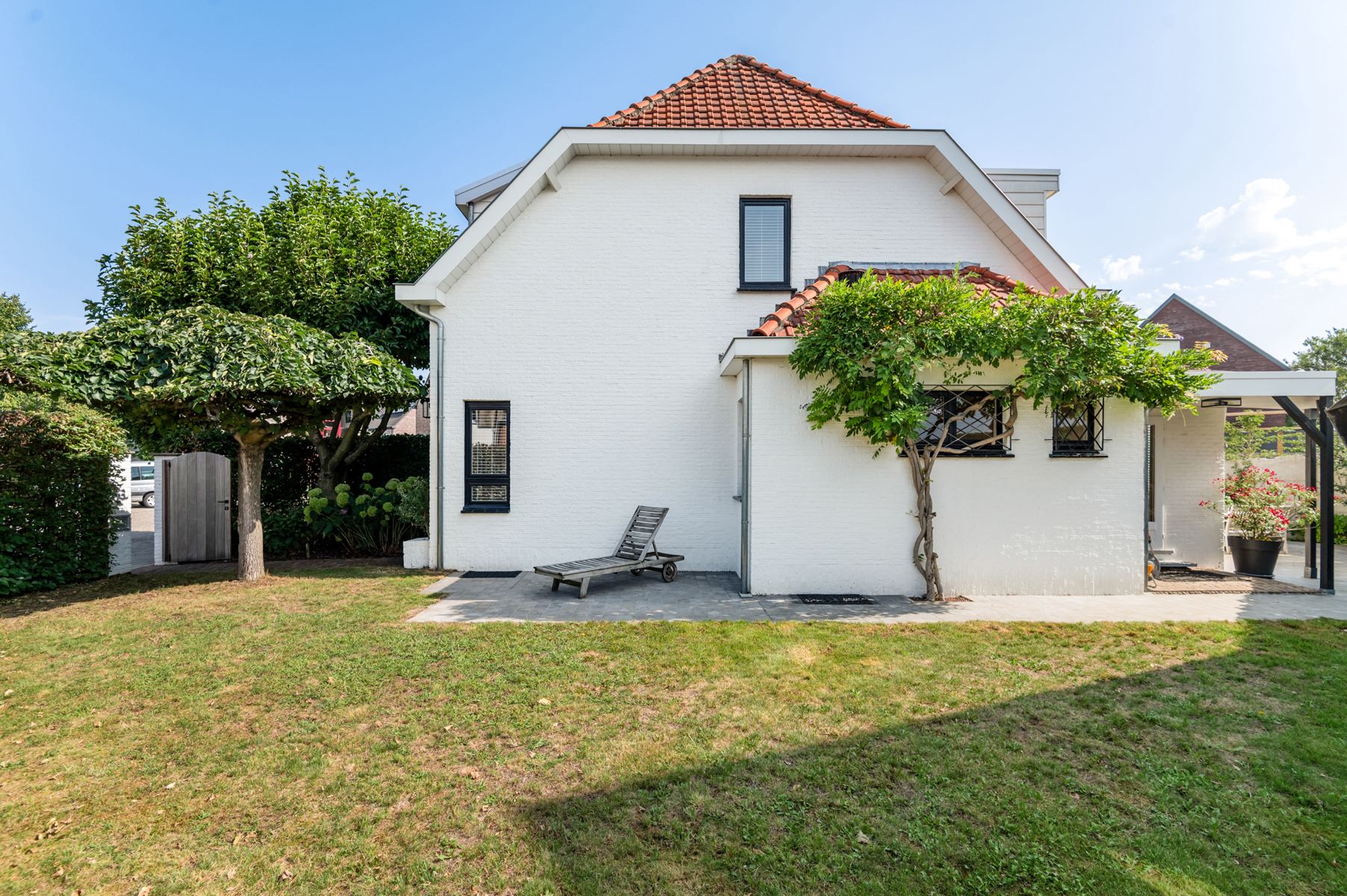 Hedendaags gerenoveerde woning vlakbij het centrum. foto 2