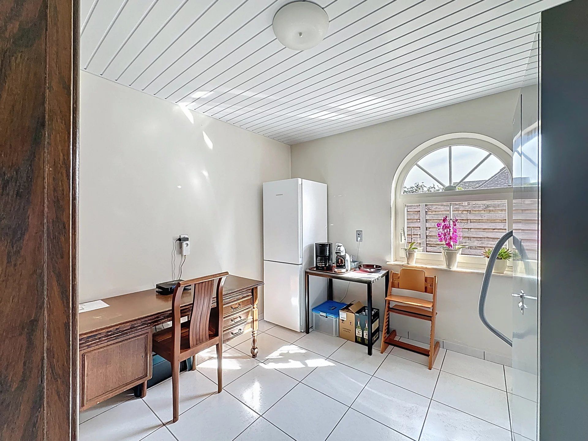 Mooie, vrijstaande woning gelegen op een perceelsgrootte van 9 are, met maar liefst 4 slaapkamers en een ruime dubbele garage. foto 22